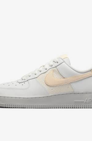 Tênis Nike Air Force 1 “07 ESS Feminino (Entregue por Nike)  – Black Friday 2018